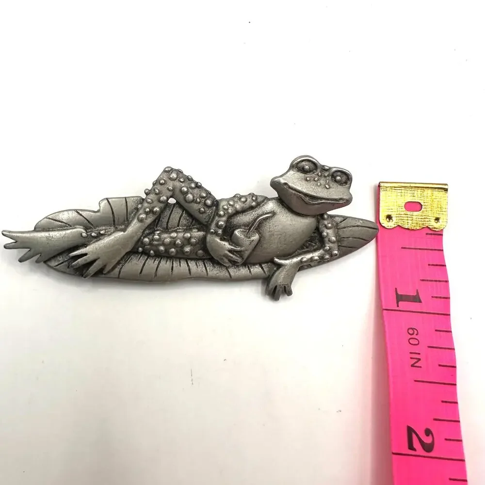 JJ Jonette Frog Pin Brooch Jewelry Pewter Lily Pad Retro Vintage Unique Whimsy